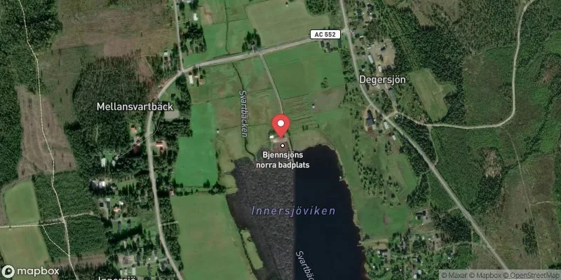 Satellitbild över Bjennsjöns norra badplats i Umeå