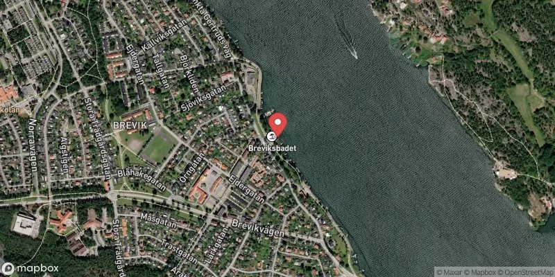 Satellitbild över Breviks badplats i Västervik