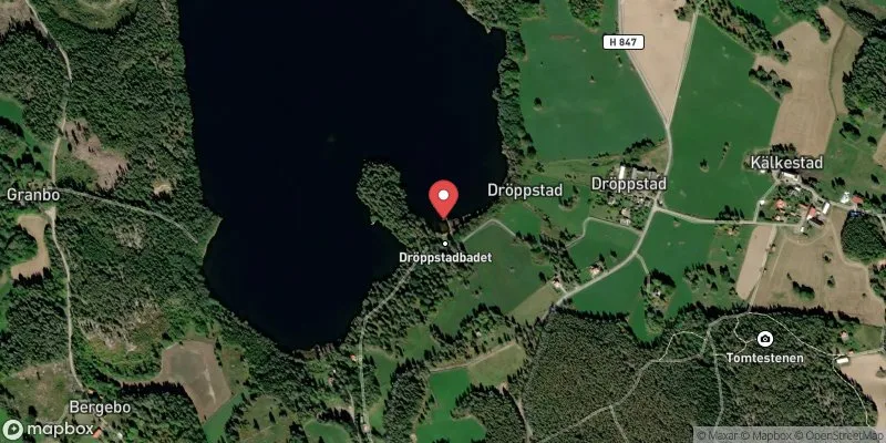 Satellitbild över Kogarens badplats vid Dröppstad i Västervik