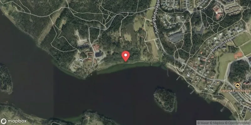 Satellitbild över Sjudargårdsbadet i Sigtuna