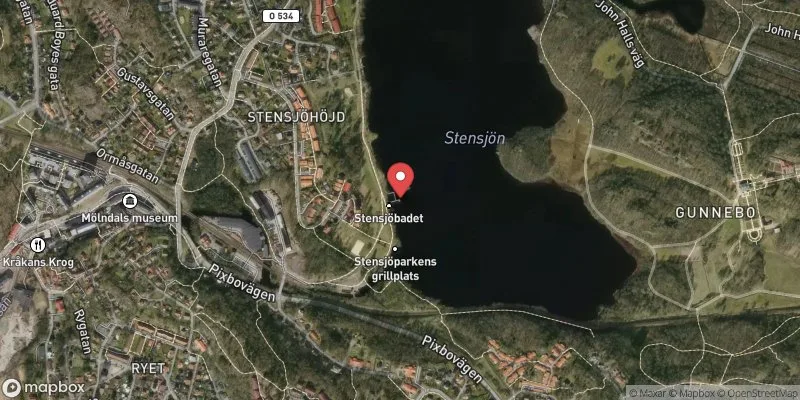 Satellitbild över Stensjön, strandpromenadens badplats i Mölndal